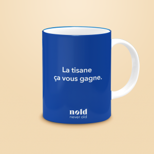 Mug bleu foncé Nold pour vous lever du bon pied