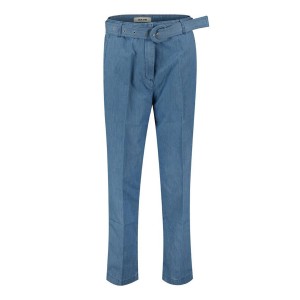 Loose pants in ligh