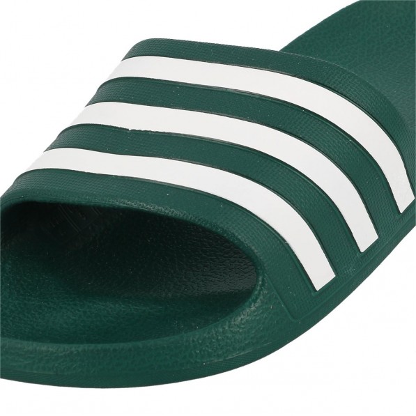 Adilette verte deals